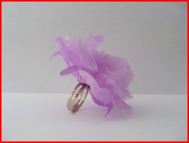04. Piercionek kwiatek tiulowy fioletowy